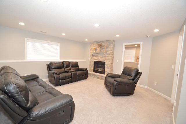 1465 Mcintosh Circle, Shakopee, MN 55379