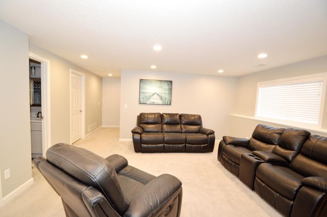 1465 Mcintosh Circle, Shakopee, MN 55379