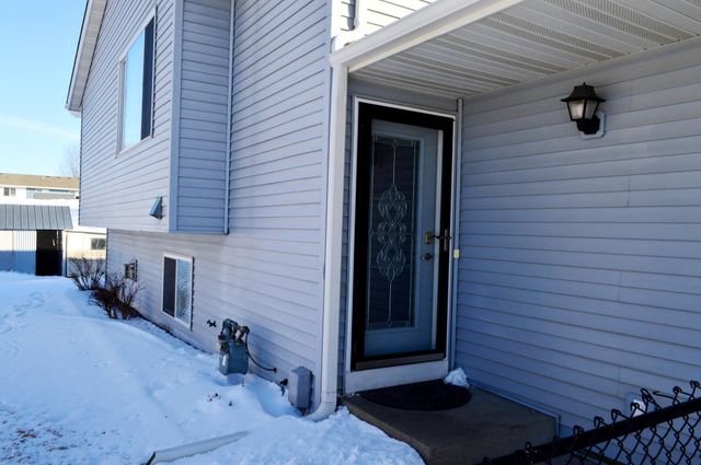 1465 Mcintosh Circle, Shakopee, MN 55379