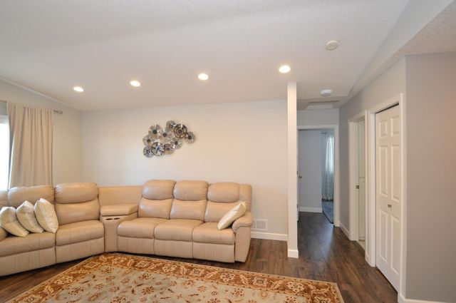 1465 Mcintosh Circle, Shakopee, MN 55379