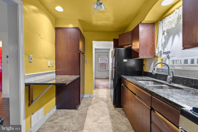 1711 GIRARD ST NE, Washington, DC 20018