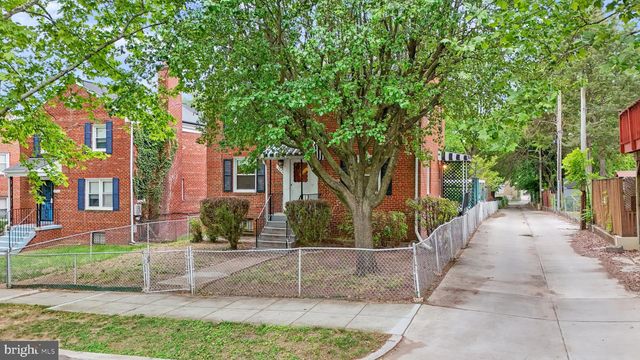 1711 GIRARD ST NE, Washington, DC 20018
