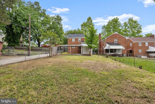 1711 GIRARD ST NE, Washington, DC 20018