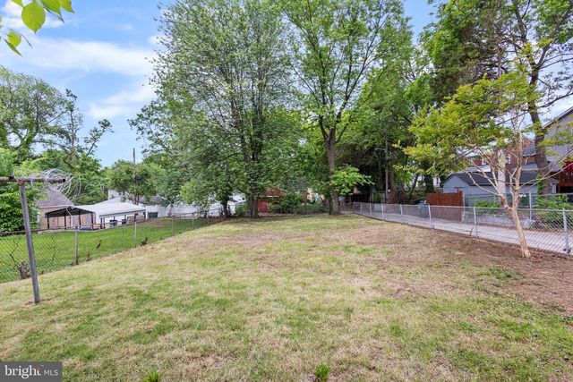 1711 GIRARD ST NE, Washington, DC 20018