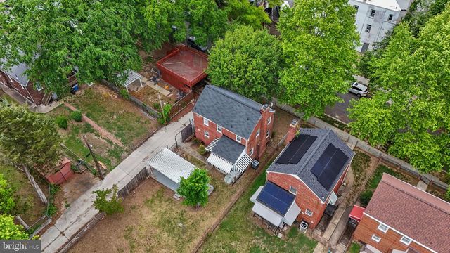 1711 GIRARD ST NE, Washington, DC 20018