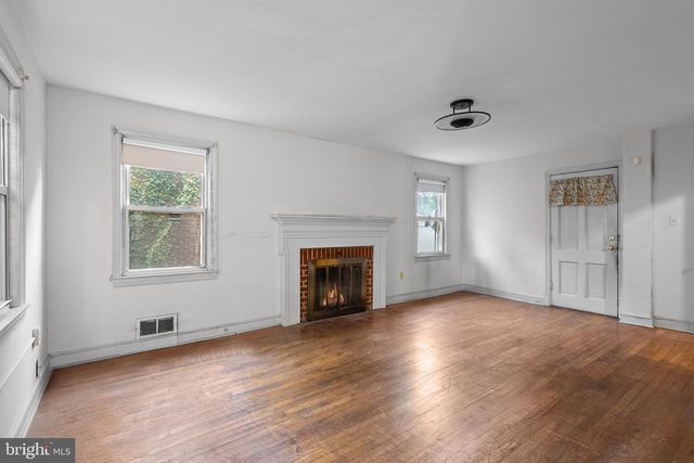 1711 GIRARD ST NE, Washington, DC 20018