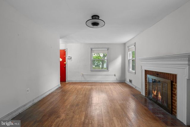 1711 GIRARD ST NE, Washington, DC 20018