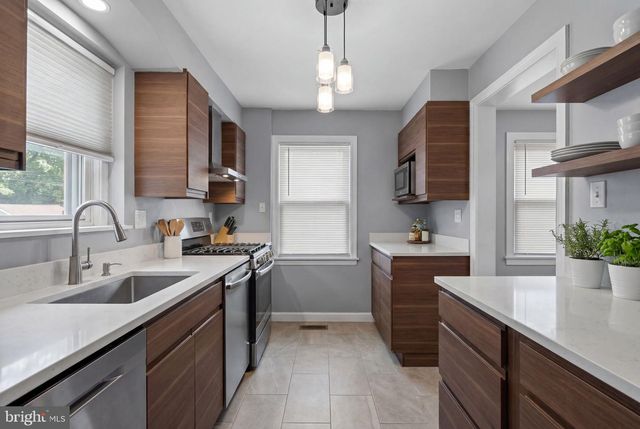 1711 GIRARD ST NE, Washington, DC 20018