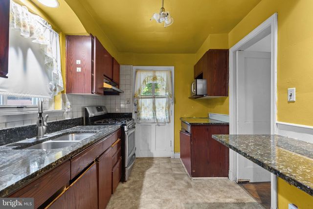 1711 GIRARD ST NE, Washington, DC 20018