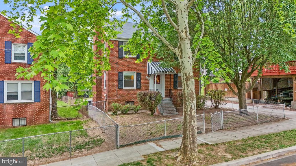 1711 GIRARD ST NE, Washington, DC 20018