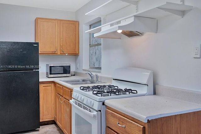 12890 NE 8th Ave 103, North Miami, FL 33161