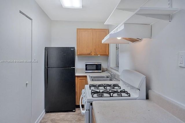 12890 NE 8th Ave 103, North Miami, FL 33161