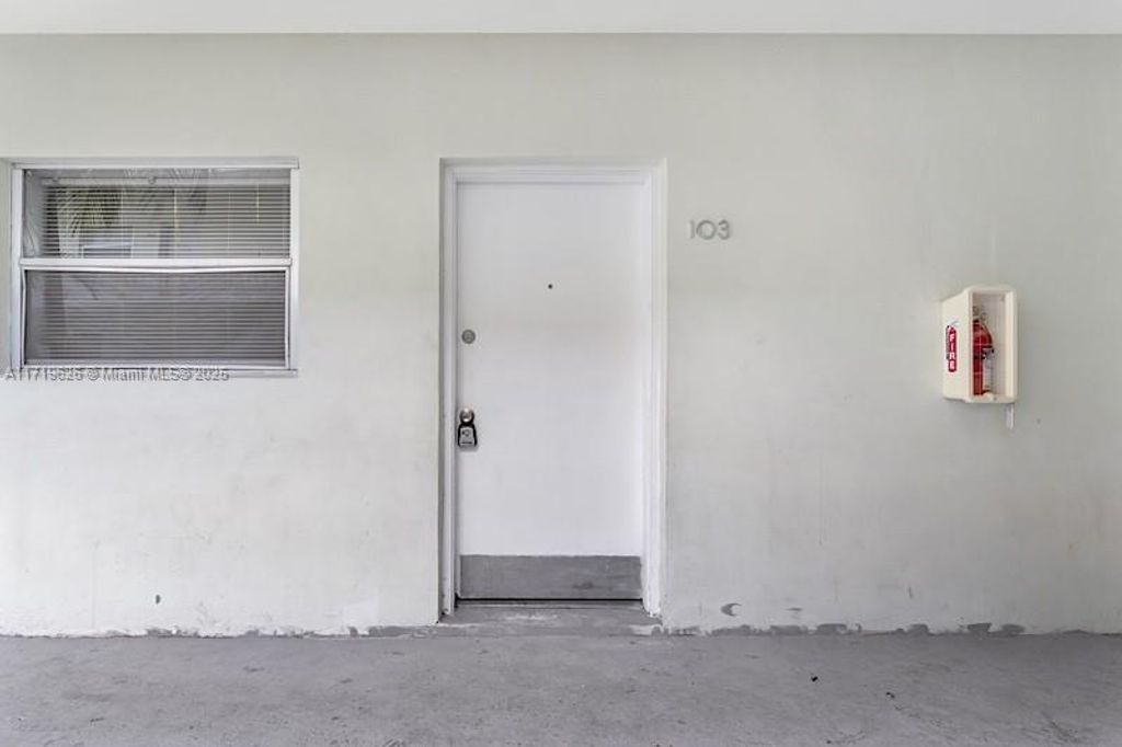 12890 NE 8th Ave 103, North Miami, FL 33161