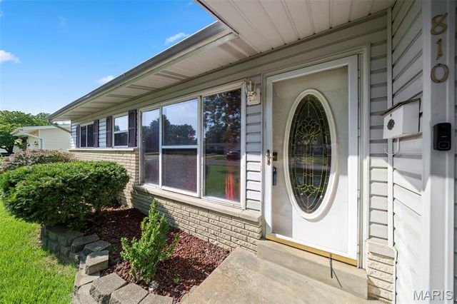810 Carmelita Lane, Florissant, MO 63031