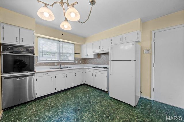 810 Carmelita Lane, Florissant, MO 63031
