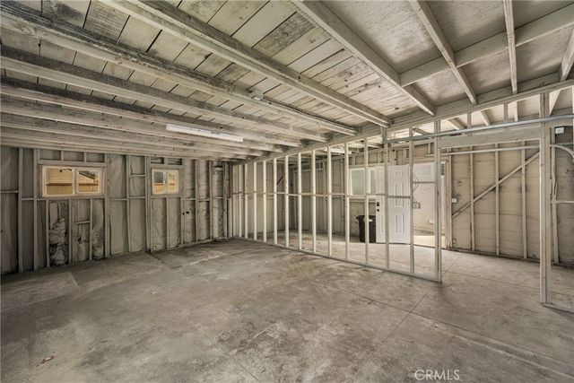 621 S Burris, Compton, CA 90221