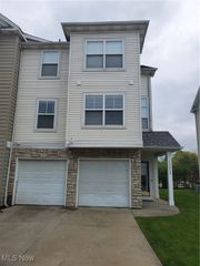 17633 Wildwood Lane 311, Cleveland, OH 44119