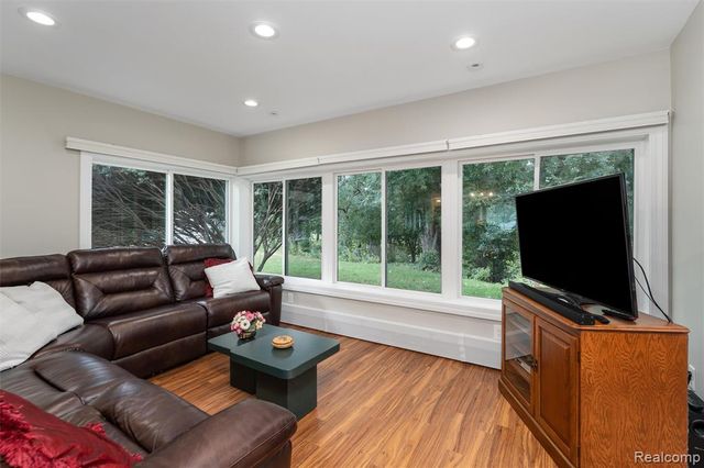 24800 N Cromwell Drive, Franklin, MI 48025