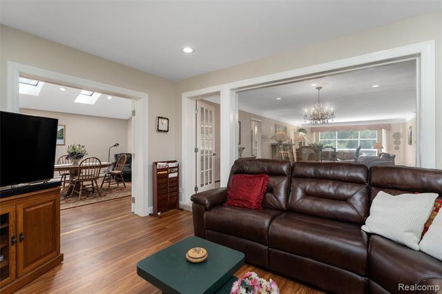 24800 N Cromwell Drive, Franklin, MI 48025