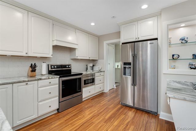 24800 N Cromwell Drive, Franklin, MI 48025