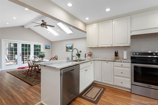 24800 N Cromwell Drive, Franklin, MI 48025