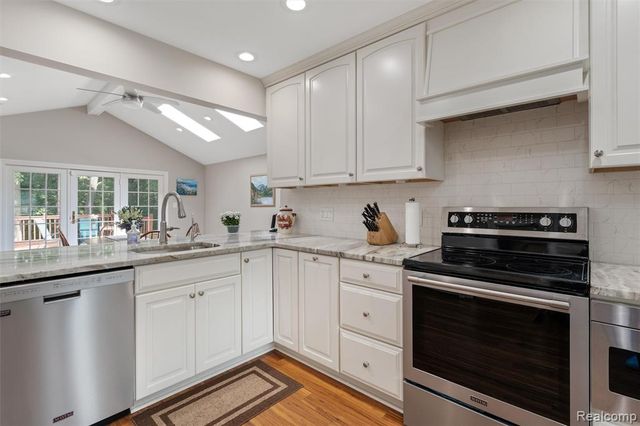 24800 N Cromwell Drive, Franklin, MI 48025