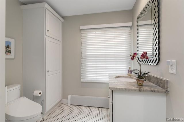 24800 N Cromwell Drive, Franklin, MI 48025
