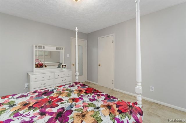 24800 N Cromwell Drive, Franklin, MI 48025