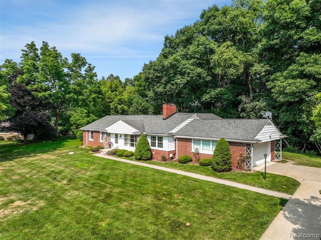 24800 N Cromwell Drive, Franklin, MI 48025
