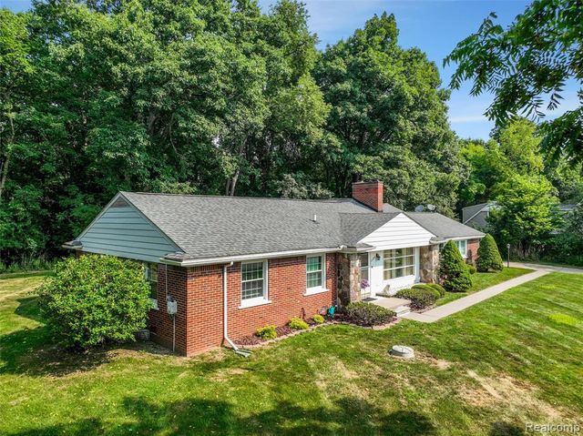 24800 N Cromwell Drive, Franklin, MI 48025