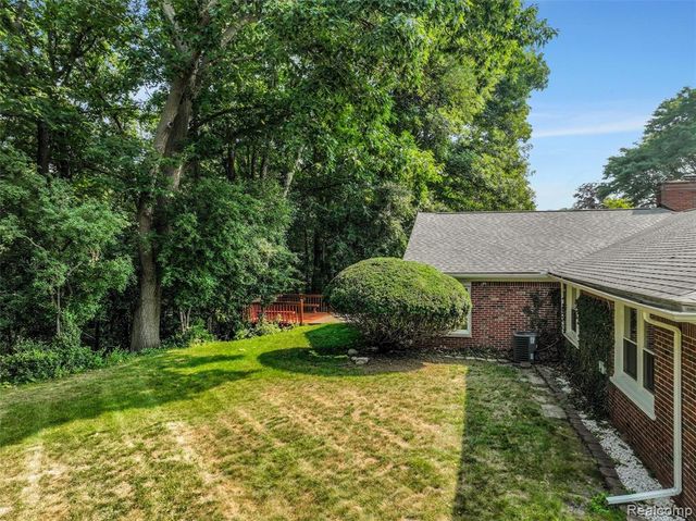 24800 N Cromwell Drive, Franklin, MI 48025