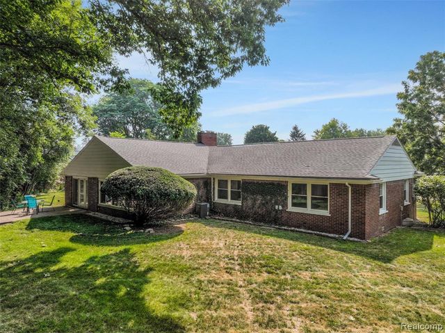 24800 N Cromwell Drive, Franklin, MI 48025