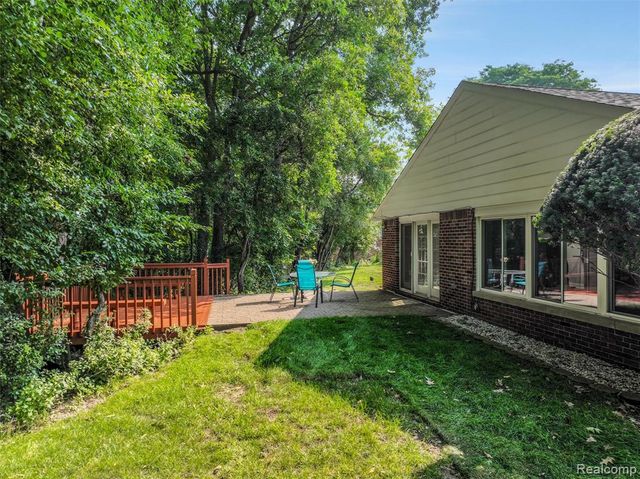 24800 N Cromwell Drive, Franklin, MI 48025