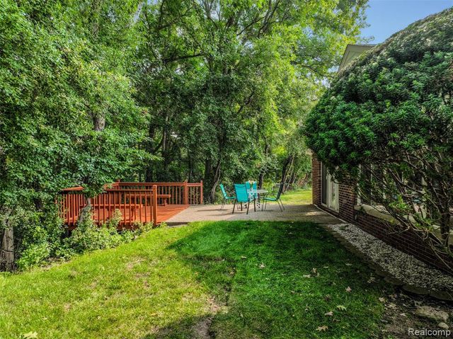 24800 N Cromwell Drive, Franklin, MI 48025