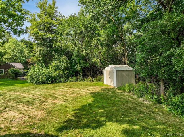 24800 N Cromwell Drive, Franklin, MI 48025