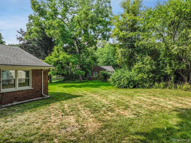 24800 N Cromwell Drive, Franklin, MI 48025