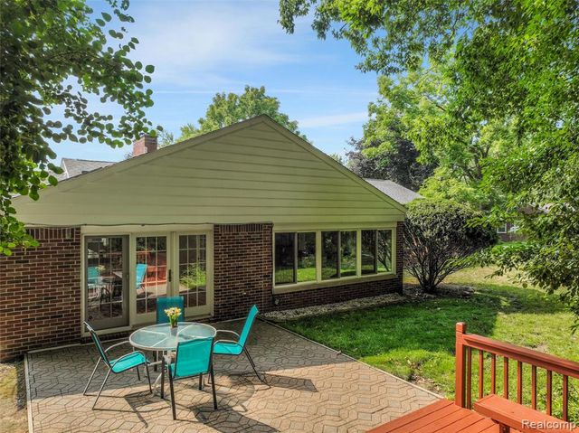 24800 N Cromwell Drive, Franklin, MI 48025