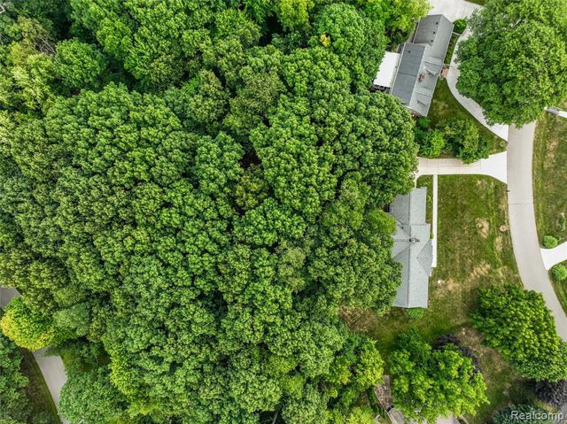 24800 N Cromwell Drive, Franklin, MI 48025