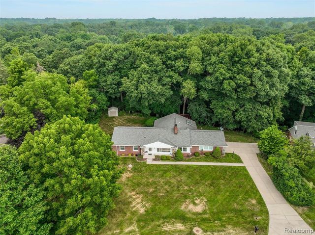 24800 N Cromwell Drive, Franklin, MI 48025
