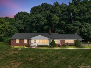 24800 N Cromwell Drive, Franklin, MI 48025