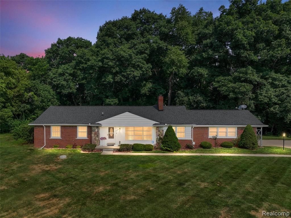 24800 N Cromwell Drive, Franklin, MI 48025