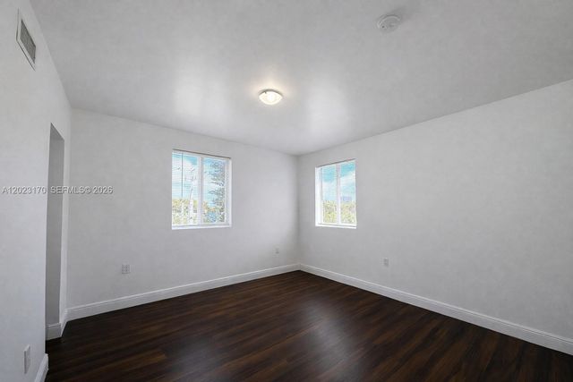 540 NW 7th St 36, Miami, FL 33136