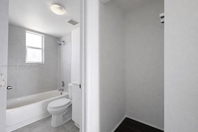 540 NW 7th St 36, Miami, FL 33136