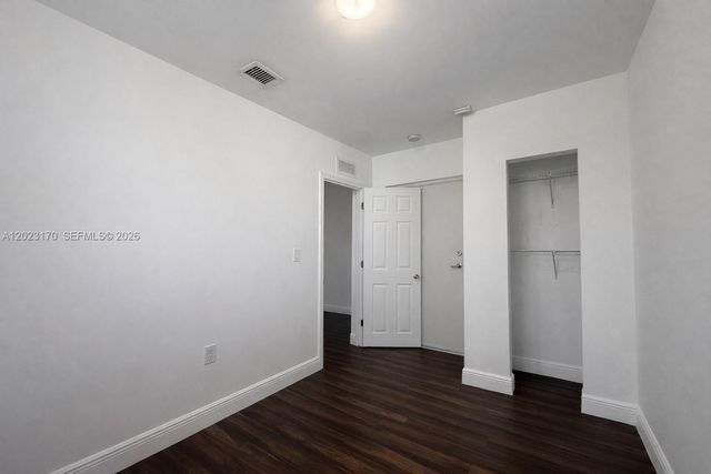 540 NW 7th St 36, Miami, FL 33136