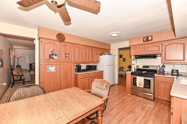 1912 W Kimberly AVENUE, Milwaukee, WI 53221
