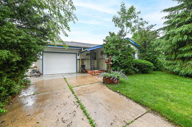 1912 W Kimberly AVENUE, Milwaukee, WI 53221