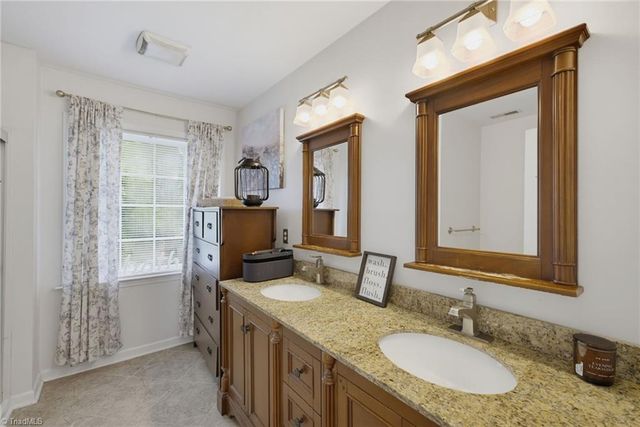 4050 Glenn Landing Drive, Winston-salem, NC 27107