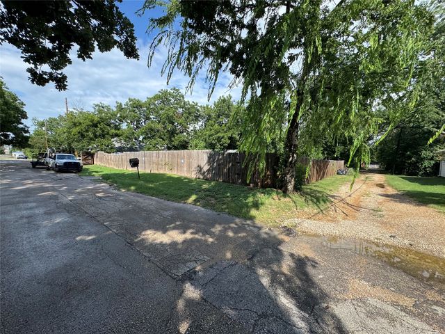 1001 South 16th Street, Waco, TX 76706