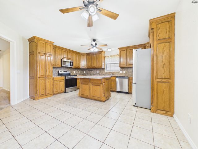 807 SUGARBUSH LANE, Burkburnett, TX 76354