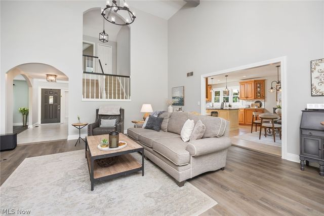 614 Red Rock Drive, Wadsworth, OH 44281
